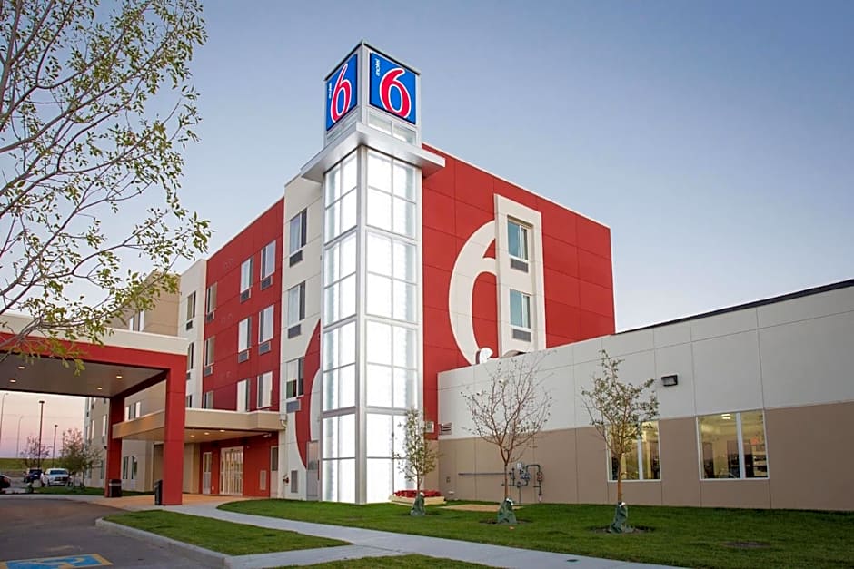 Motel 6 Airdrie
