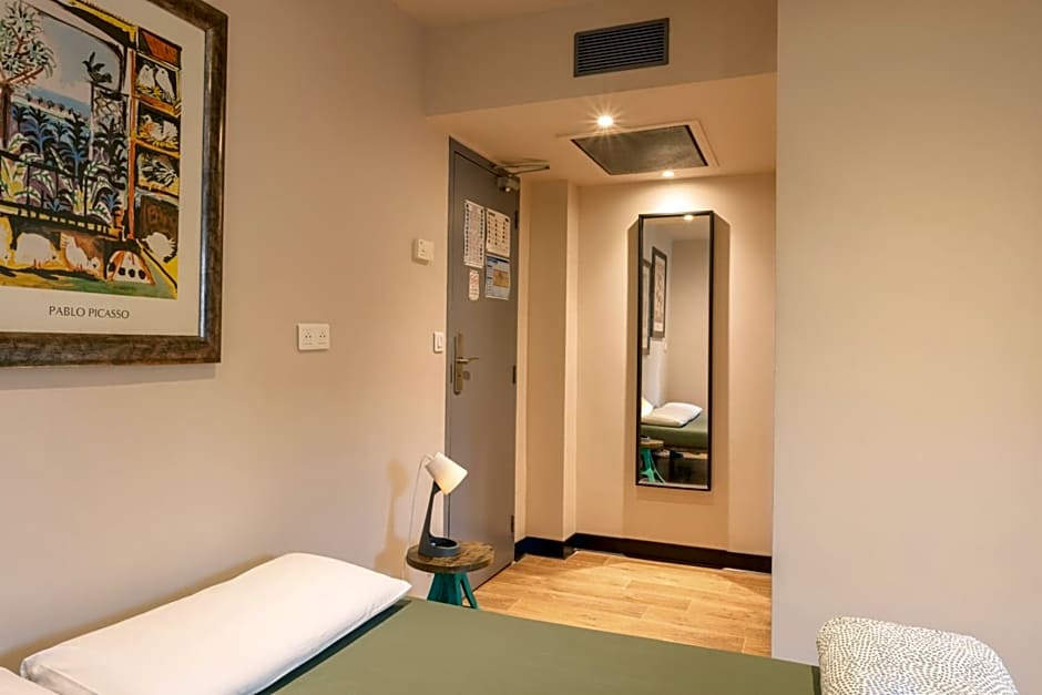 Villa Saint Exupery Beach Hostel