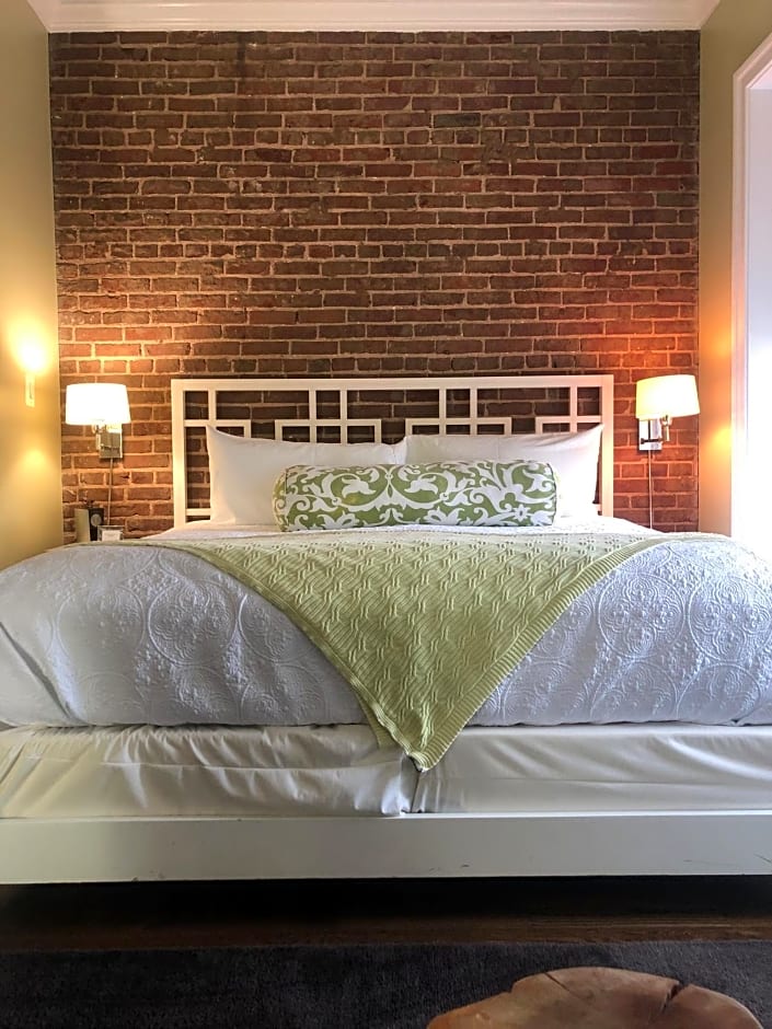 Suites at 249