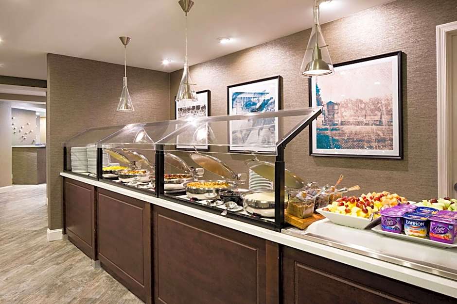 DoubleTree by Hilton Laurel