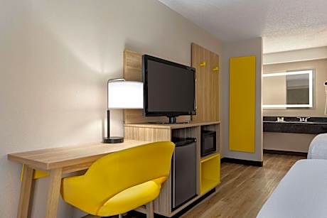 King Room with Jetted Tub - Non-Smoking