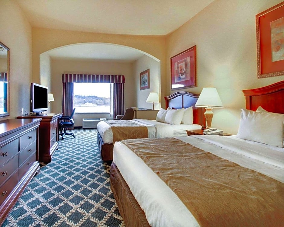 Clarion Suites Vidalia Riverfront