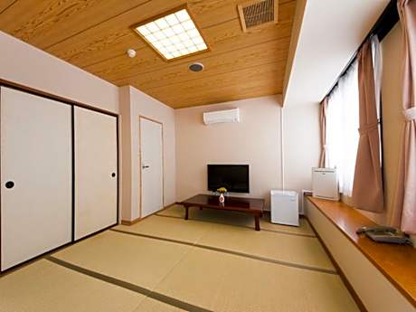 Japanese-Style Room without Bathroom and Toilet