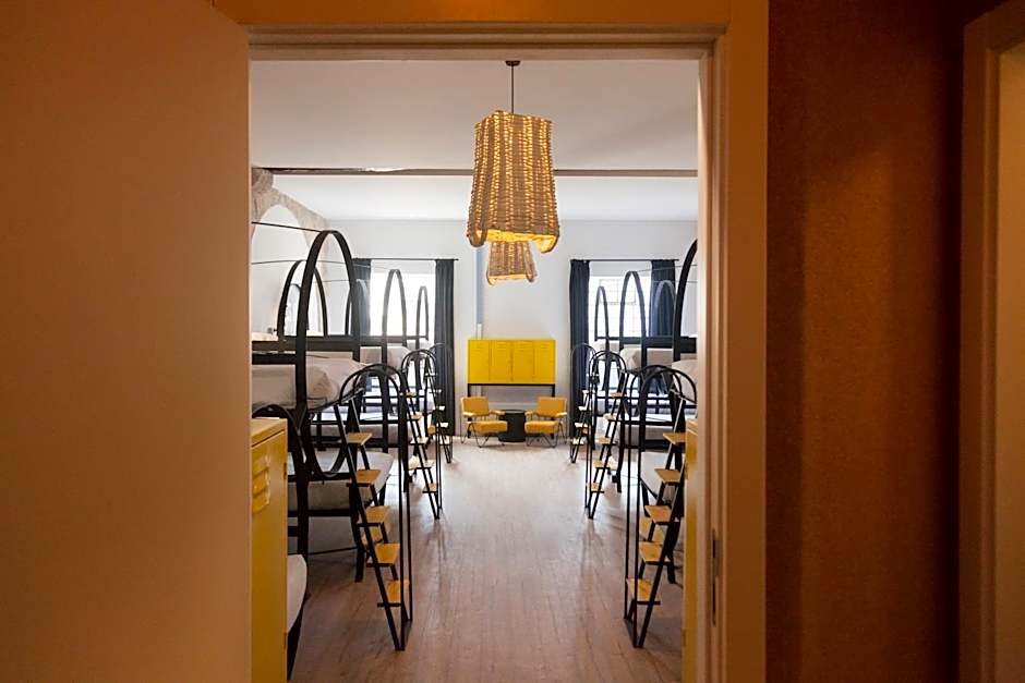 The House of Sandeman - Hostel & Suites