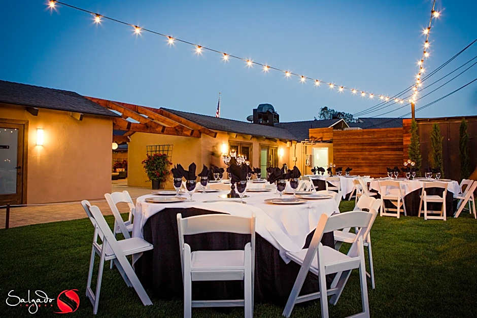 Carlton Oaks Lodge, an Ascend Collection Hotel