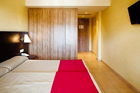 DOUBLE ROOM