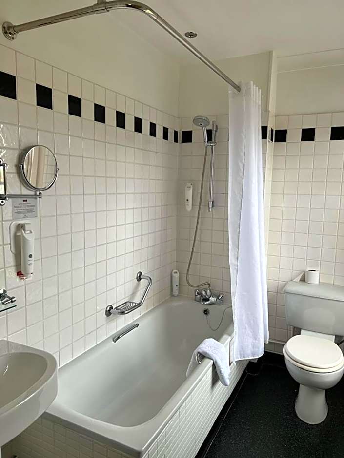 Manor Hotel by Greene King Inns