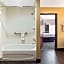 La Quinta Inn & Suites by Wyndham Houston Willowbrook