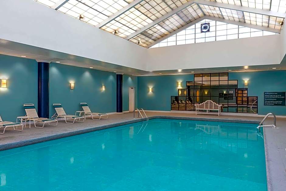 La Quinta Inn & Suites by Wyndham Secaucus Meadowlands