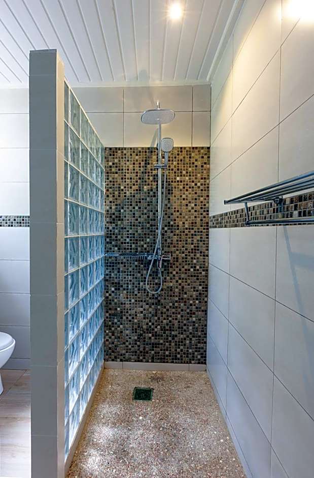 Chez Marston Hotel and Apartment