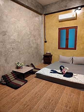 Standard King Room with Shared Bathroom