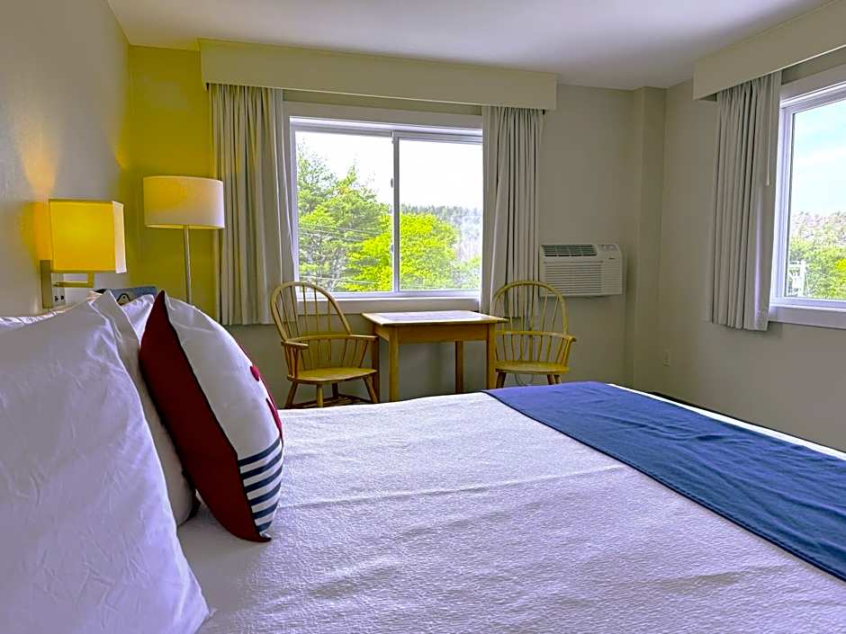 Atlantic Eyrie Lodge