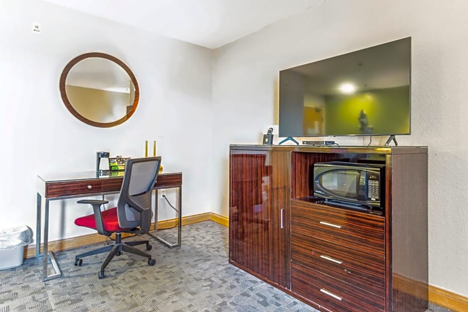 Super 8 by Wyndham Uniontown PA