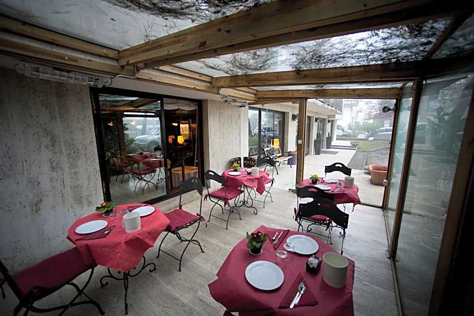 Club Hotel