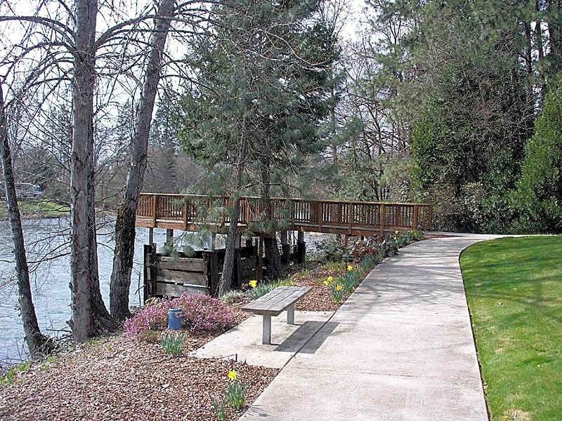 Edgewater Inn Shady Cove