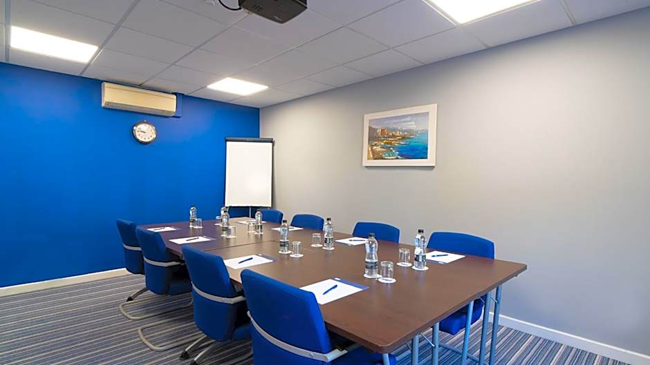 Holiday Inn Express Poole By IHG