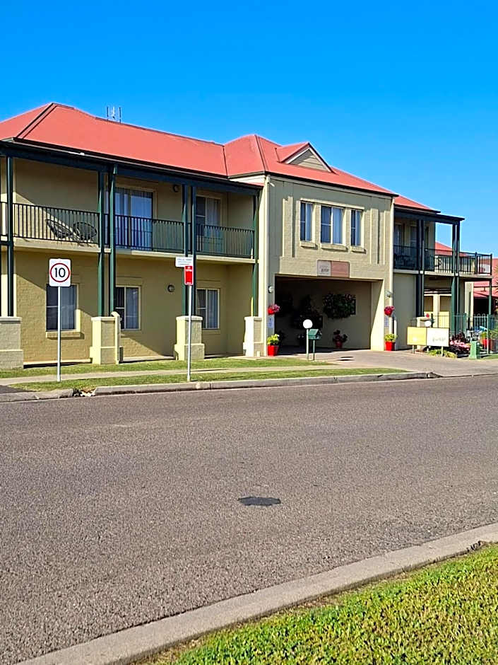 Golden Guitar Motor Inn
