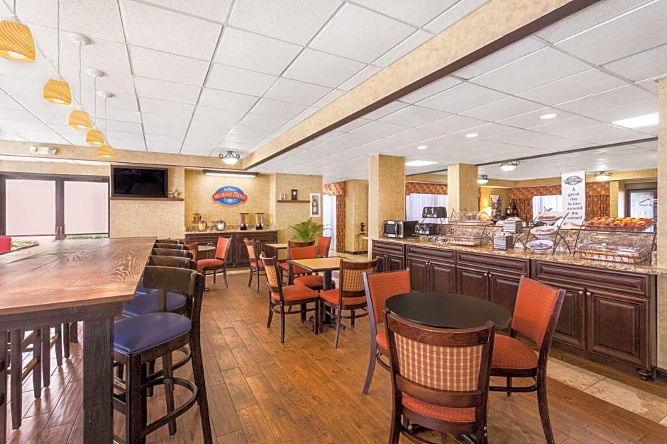 Rome Inn & Suites