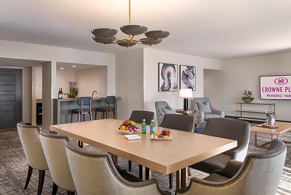 Crowne Plaza Providence-Warwick (Airport) by IHG