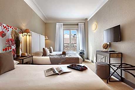 QADRUPLE ROOM