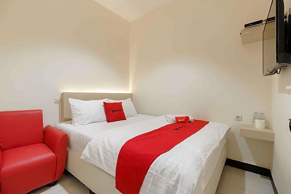 RedDoorz Plus near Millenium ICT Centre Medan 2