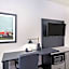 La Quinta Inn & Suites by Wyndham Bowling Green