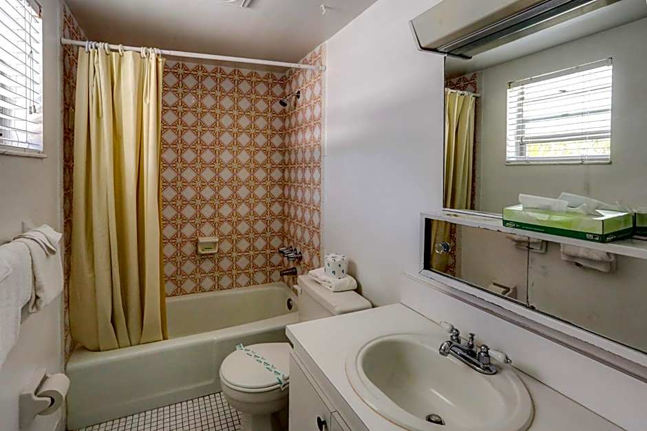 Richard's Motel Studios