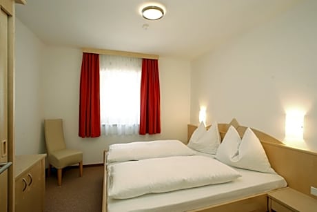 Two-Bedroom Apartment with Terrace - Annex