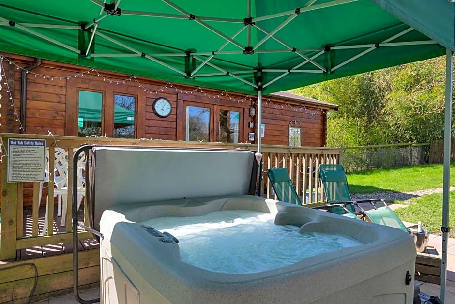 The Cabin with Hot Tub