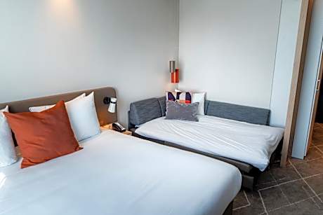 Standard King Room with Single Sofa Bed - Low Floor