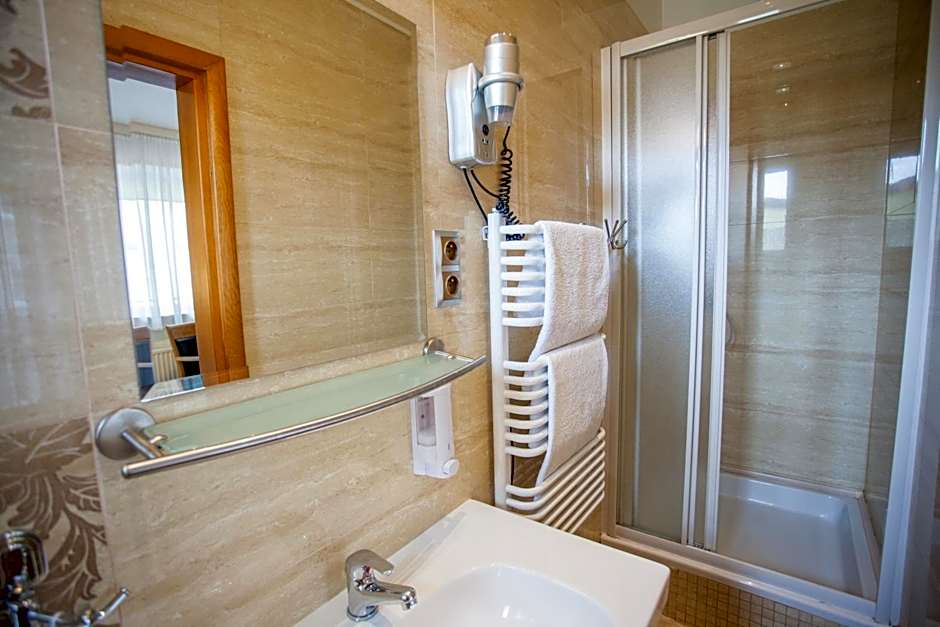 Villa Anna - Noclegi Rooms - FREE parking, taras, 1500m do Starówki