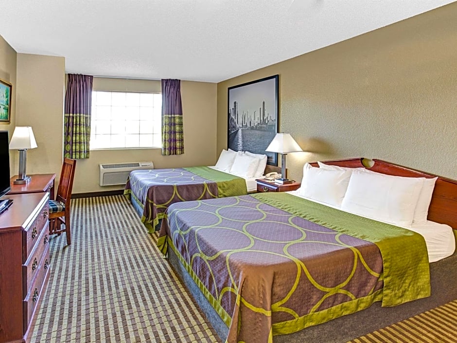 Super 8 by Wyndham Gurnee