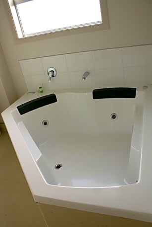 Deluxe Double Room (2 Adults + 1 Child)