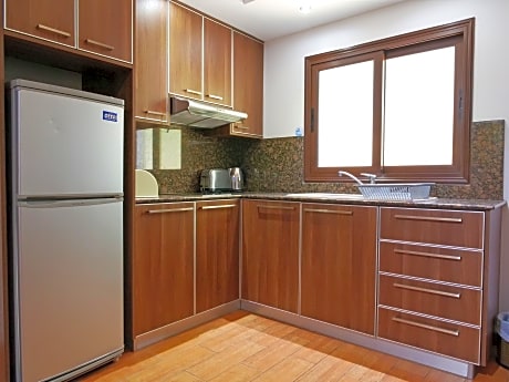 One-Bedroom Apt Annex