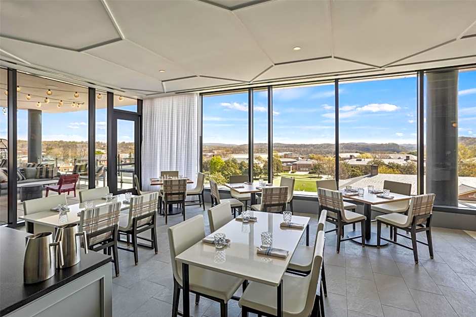 The Highlander at Radford, Tapestry Collection by Hilton