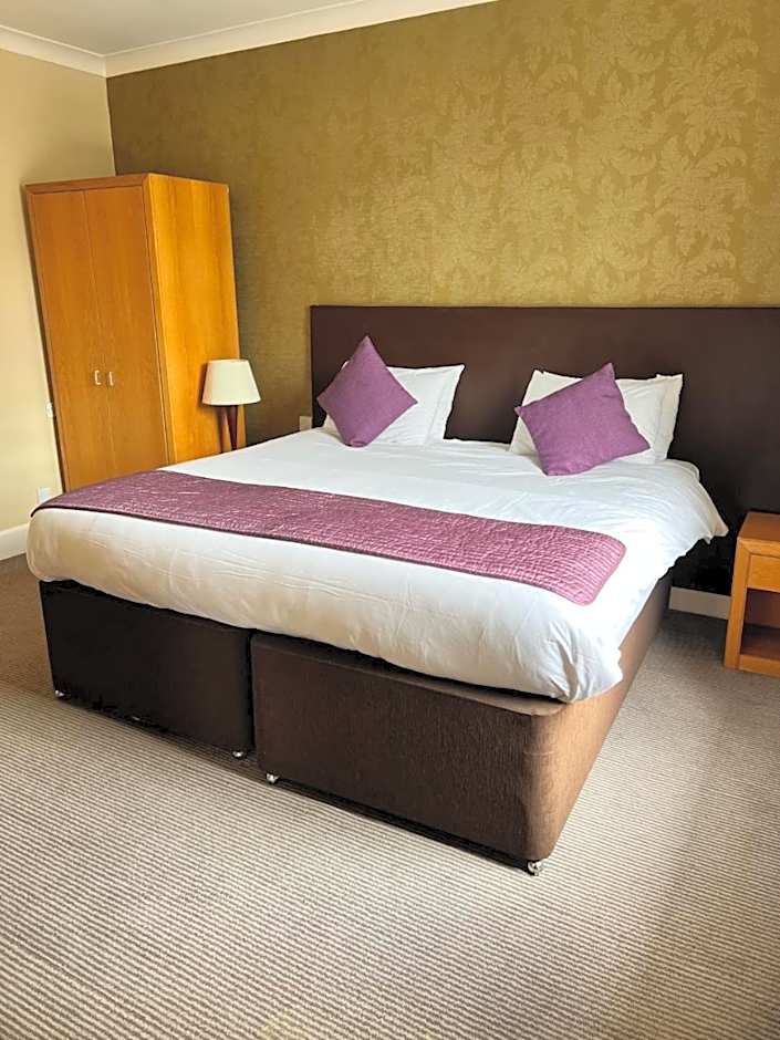 Manor Hotel by Greene King Inns