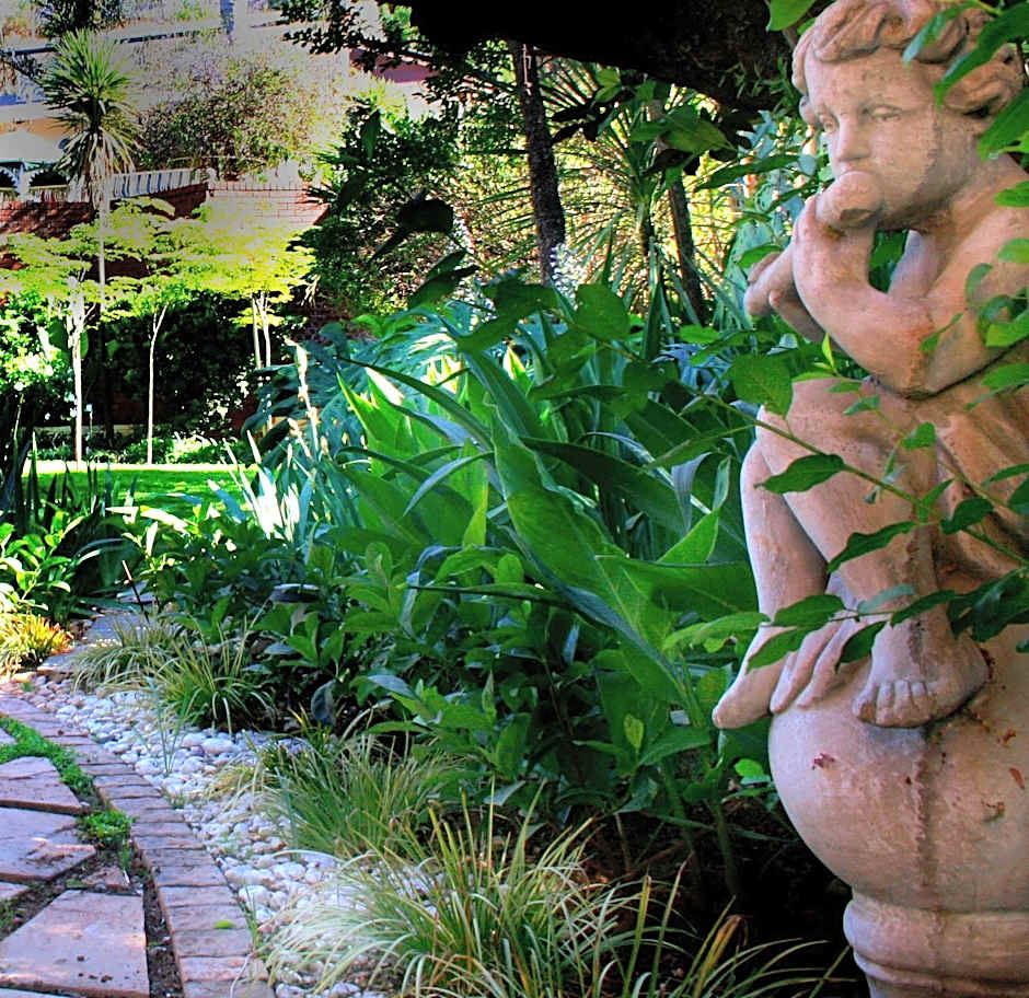 Amper Bo Guest House