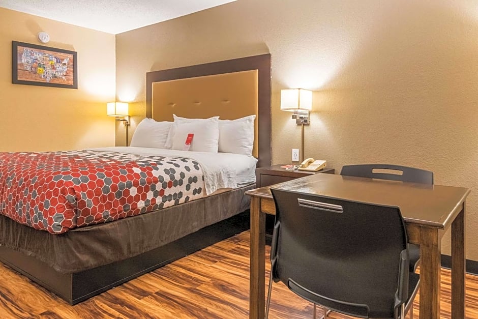 Econo Lodge Hillsboro I-35