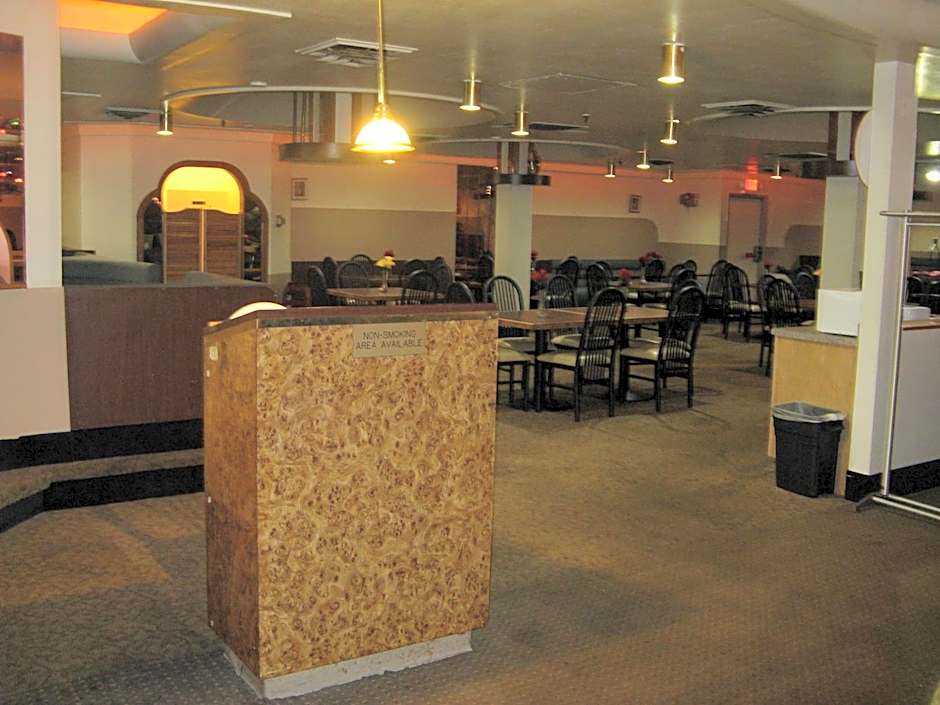 Howard Johnson by Wyndham Benton Harbor