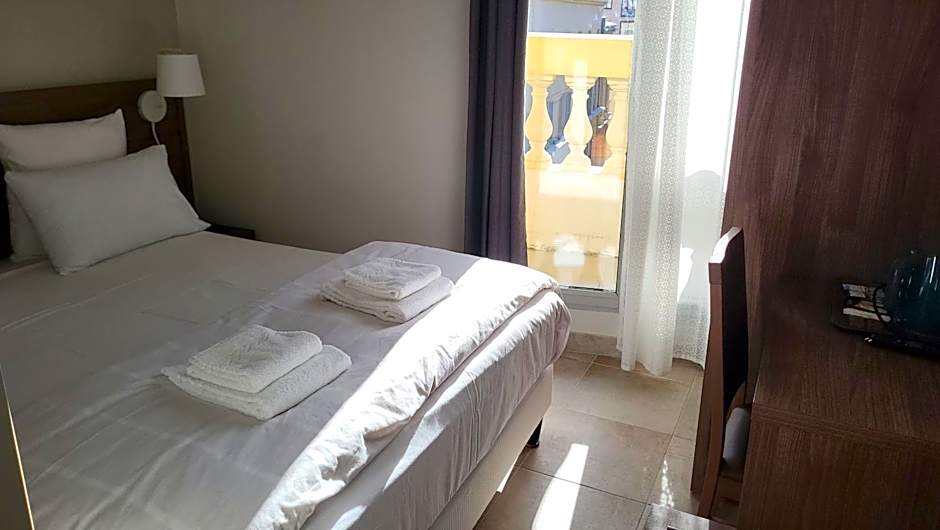 SQUARE HOTEL