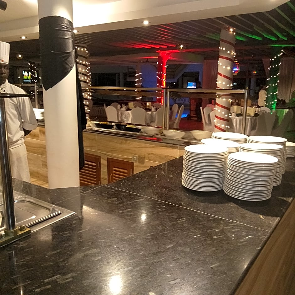 Travellers Beach Hotel & Club