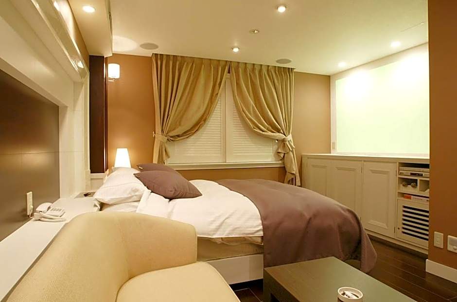 Hotel Woo (Adults Only)