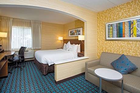 Studio Suite, 1 Queen Bed with Sofa bed (1 Queen Bed and 1 Double Sofa Bed)