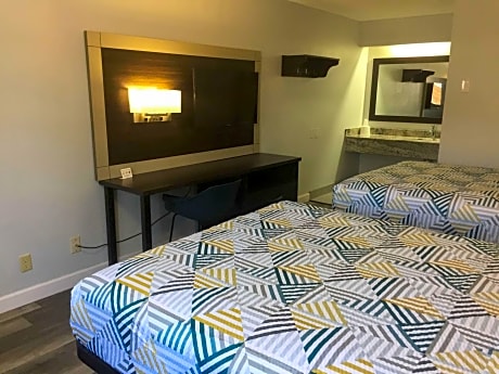 Deluxe Queen Room with Two Queen Beds - Non-Smoking