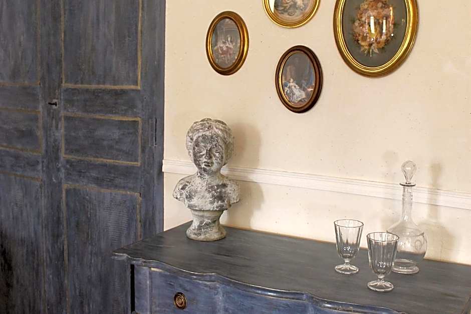 1560- Domaine Des Cinq Jardins- A Magical and Authentic Mansion