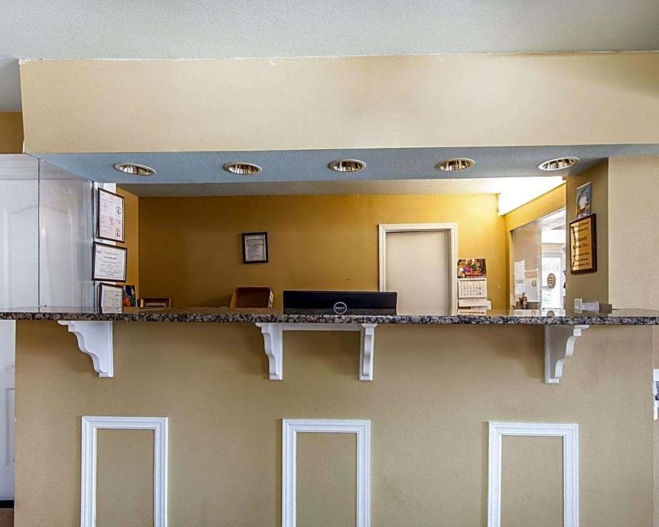 Days Inn by Wyndham Calhoun GA I-75 and US-41 