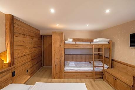 Quadruple Room with Shared Bathroom