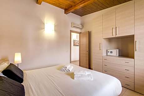 Superior One-Bedroom Apartment with Balcony