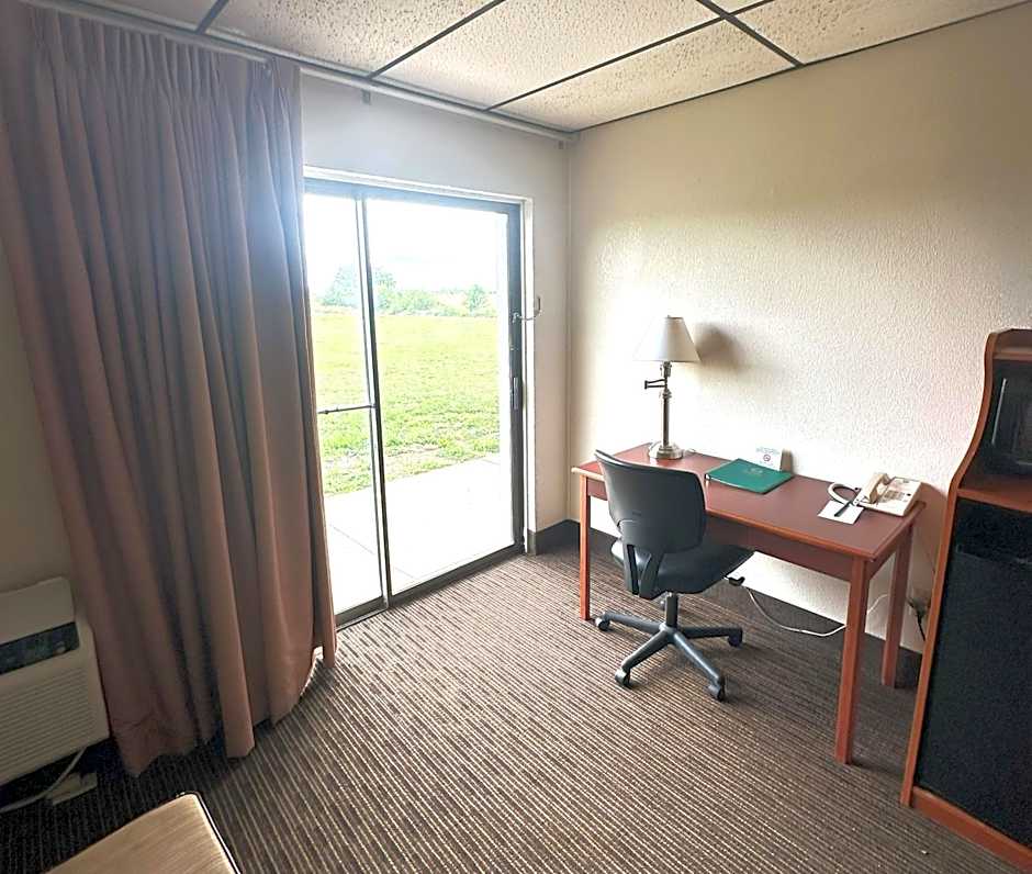 Sunflower Inn & Suites