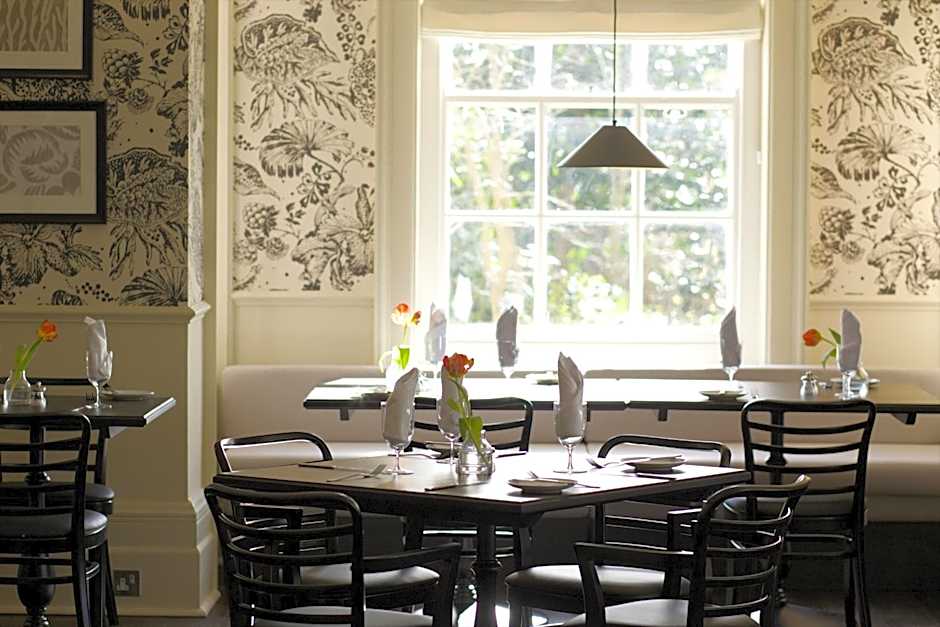 The Manor at Sway – Hotel, Restaurant and Gardens